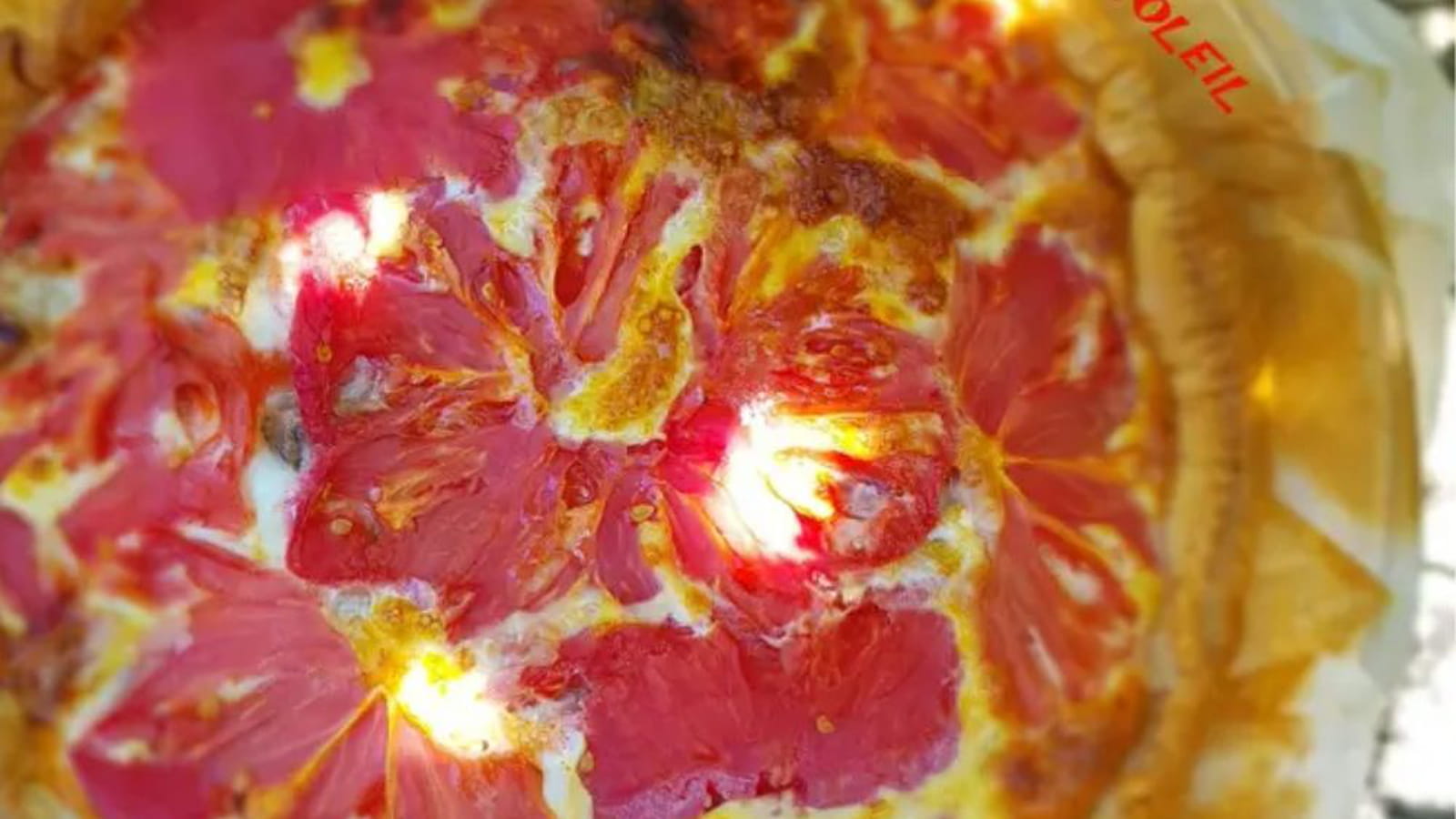 Quiche au thon, tomates anciennes