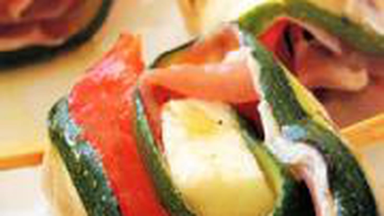 Roulés de courgettes et poivrons grillés