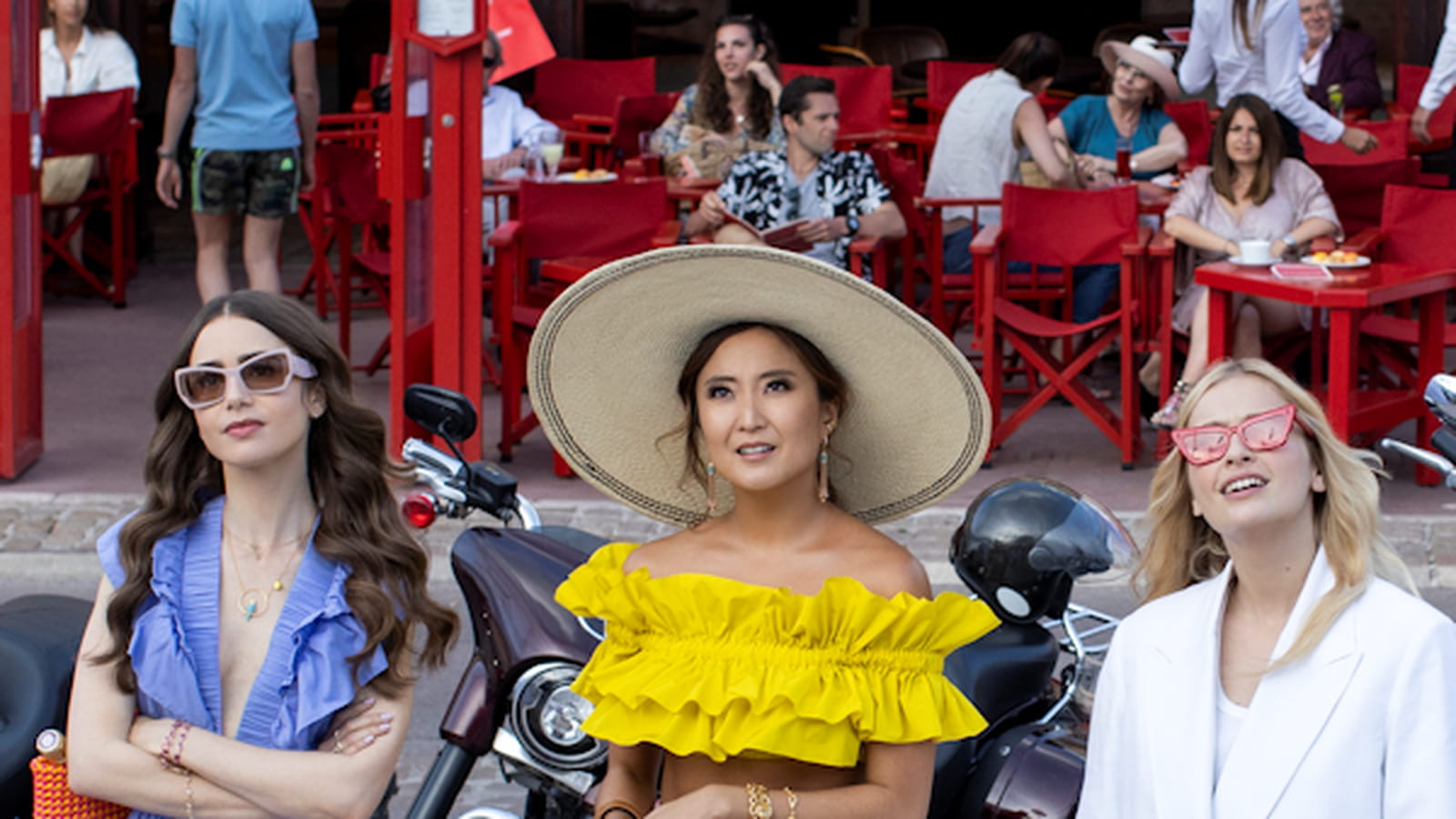 "Emily in Paris" : où acheter les looks de la saison 2 ?