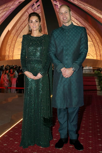 Kate Middleton en longue robe vert bouteille &agrave; paillettes Jenny Packham