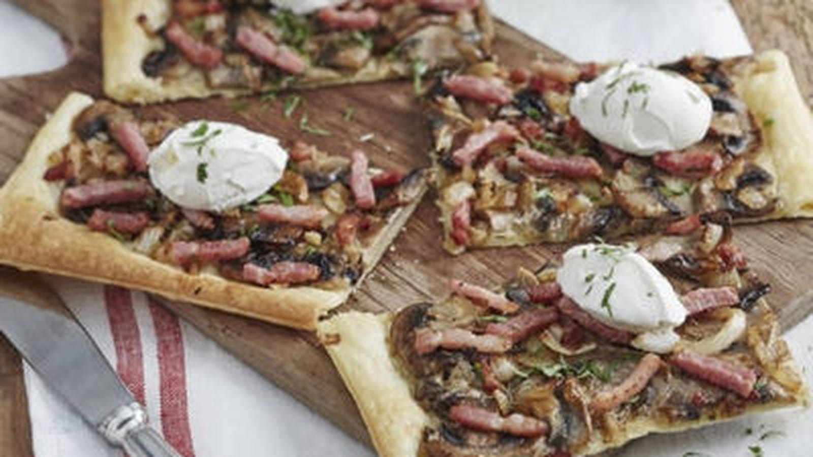 Tarte fine aux allumettes, chèvre, champignons au cumin