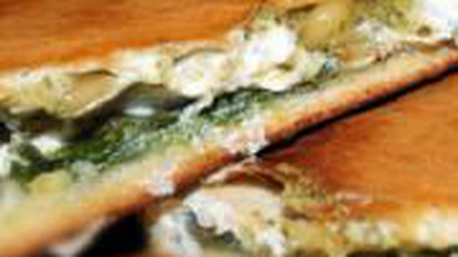 Focaccia aux épinards, au chèvre et au pistou