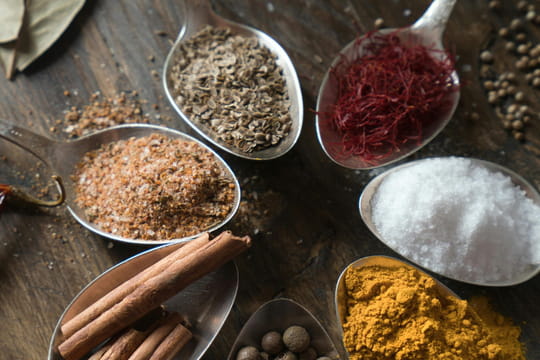 Coupe-faim naturel, cette poudre orang&eacute;e que l'on a tous dans notre cuisine br&ucirc;le les graisses efficacement