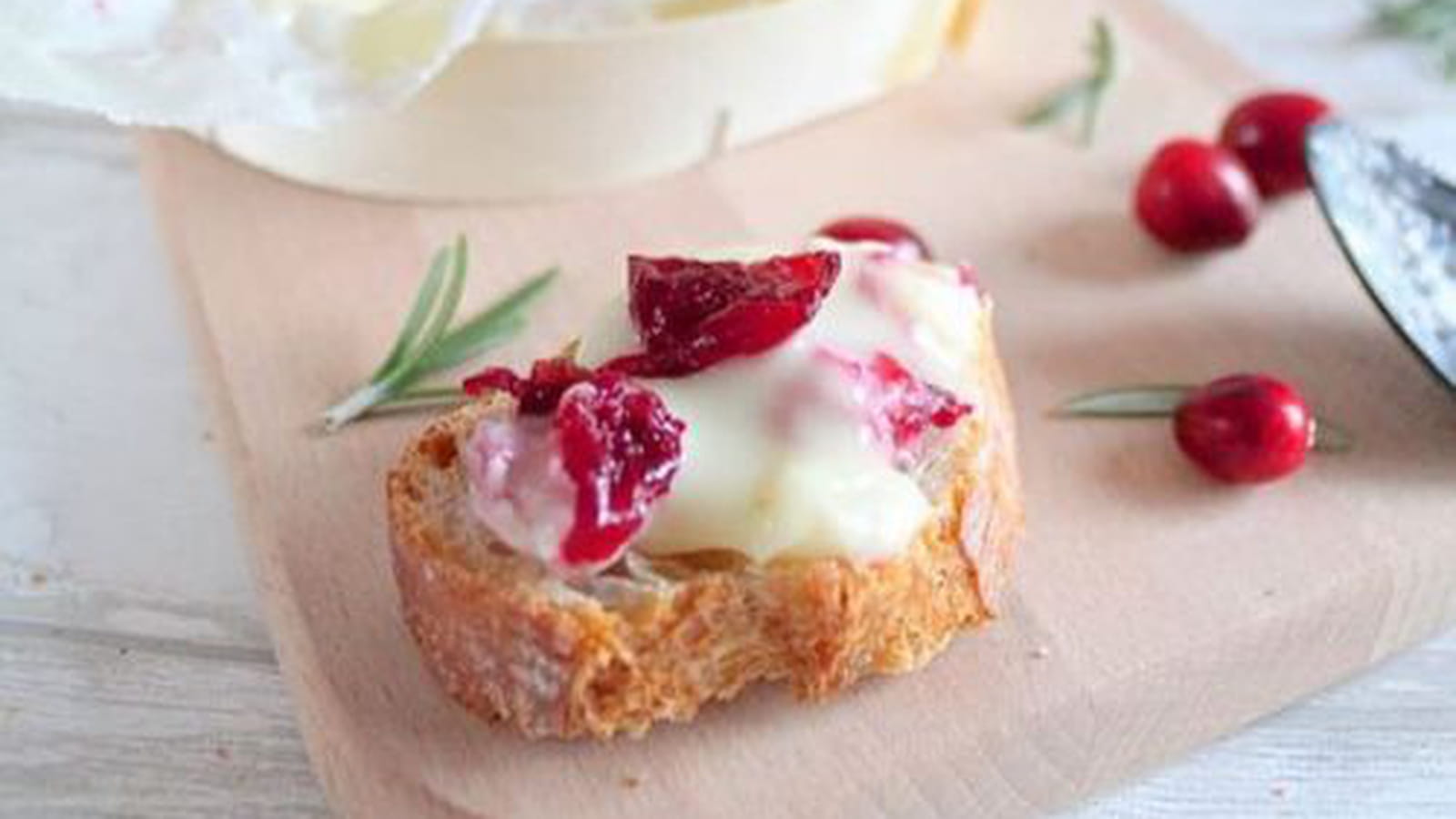 Camembert aux cranberries rôti au four