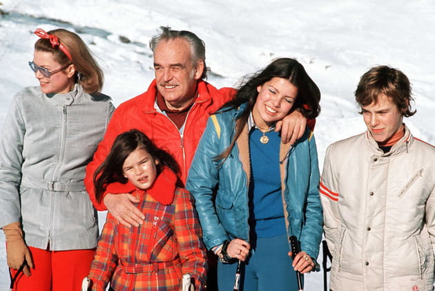 Le Prince Rainier, Grace de Monaco et leurs enfants au ski en 1967