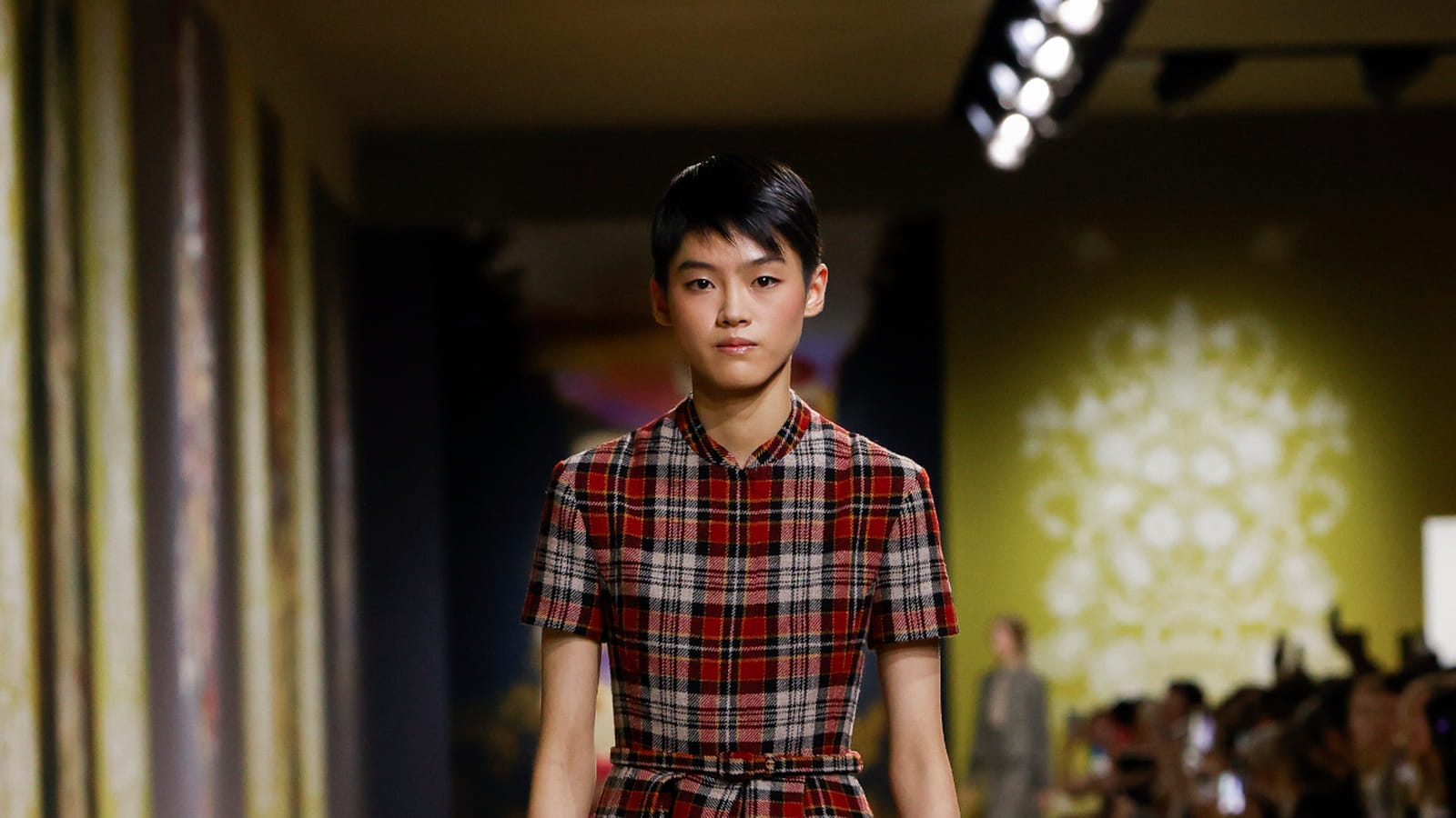 Look 16