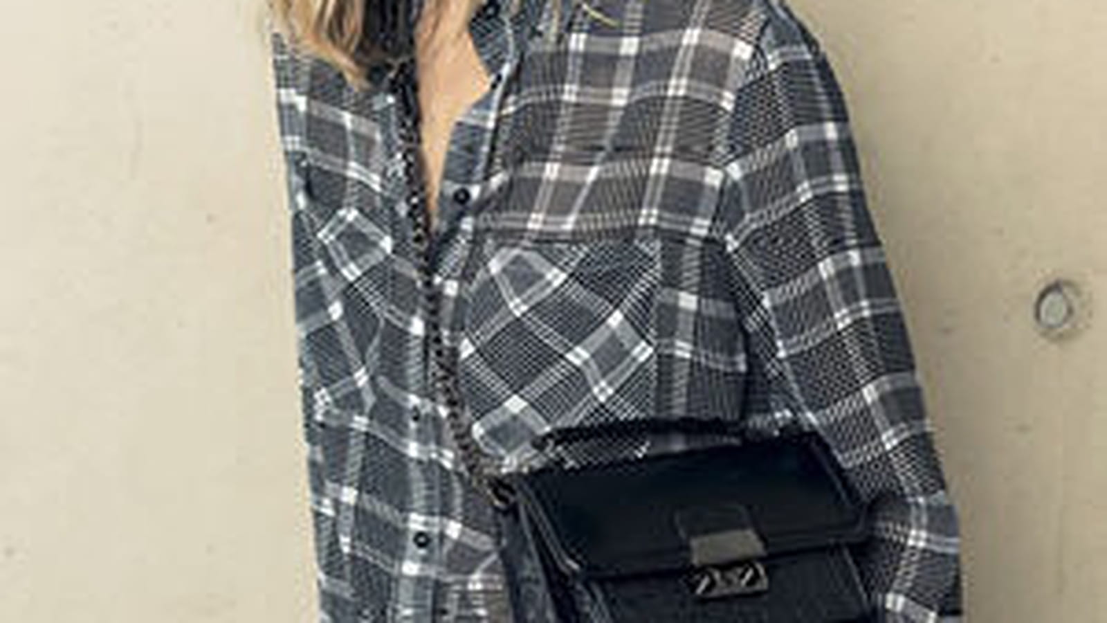 Chemise noire et blanche de Mango