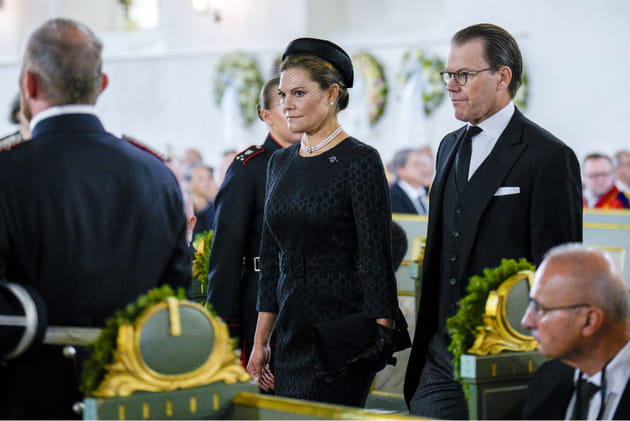 Victoria de Su&egrave;de et le prince Daniel rendent hommage &agrave; Harald de Norv&egrave;ge pour ses obs&egrave;ques