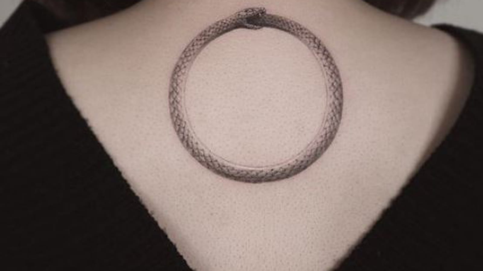 Cercle de serpent dans le dos