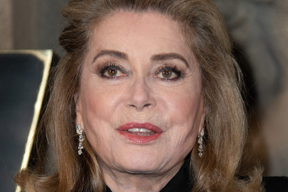 Catherine Deneuve, pimpante avec son make-up rajeunissant