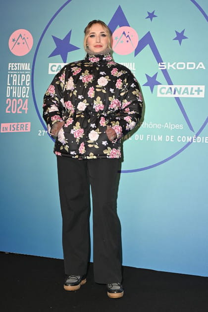 Chloé Jouannet en doudoune à fleurs