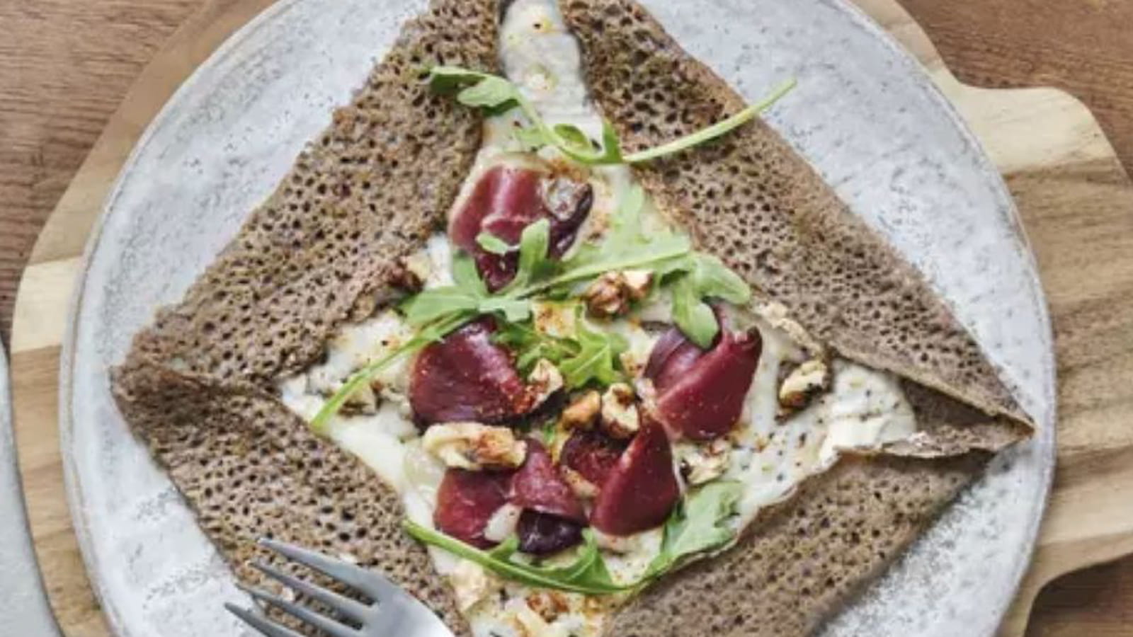 Crêpes du Sud-Ouest à l’Ossau Iraty, éclats de noix et magret fumé