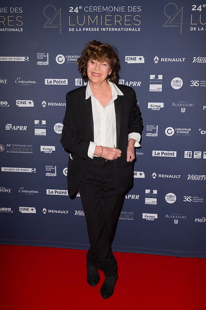 Jane Birkin en ensemble de costume noir