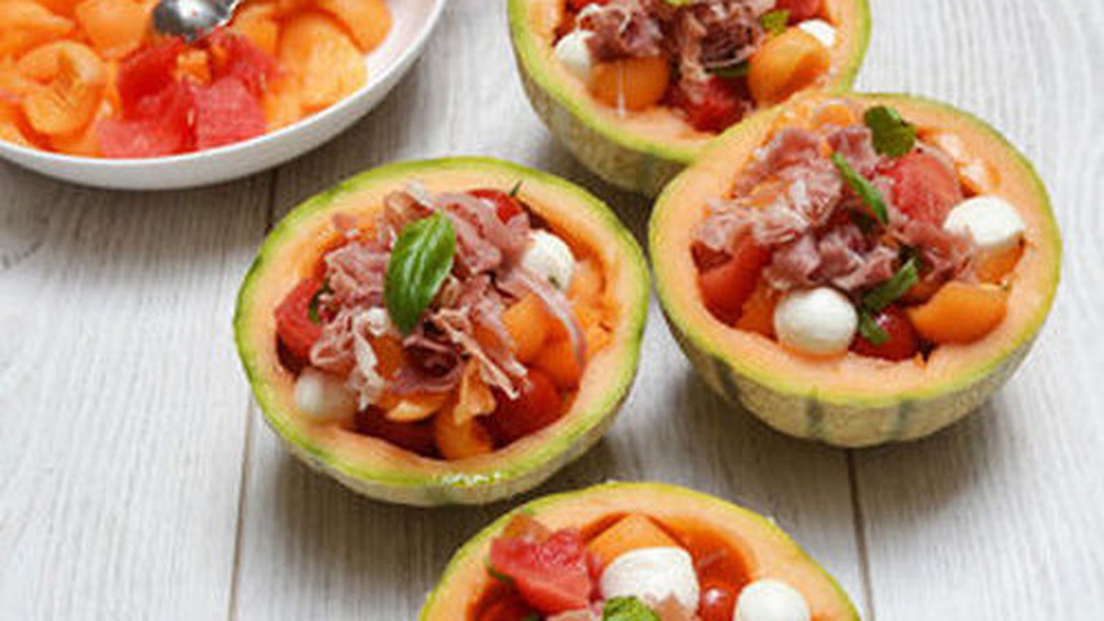 Salade de melon, pastèque et jambon de pays