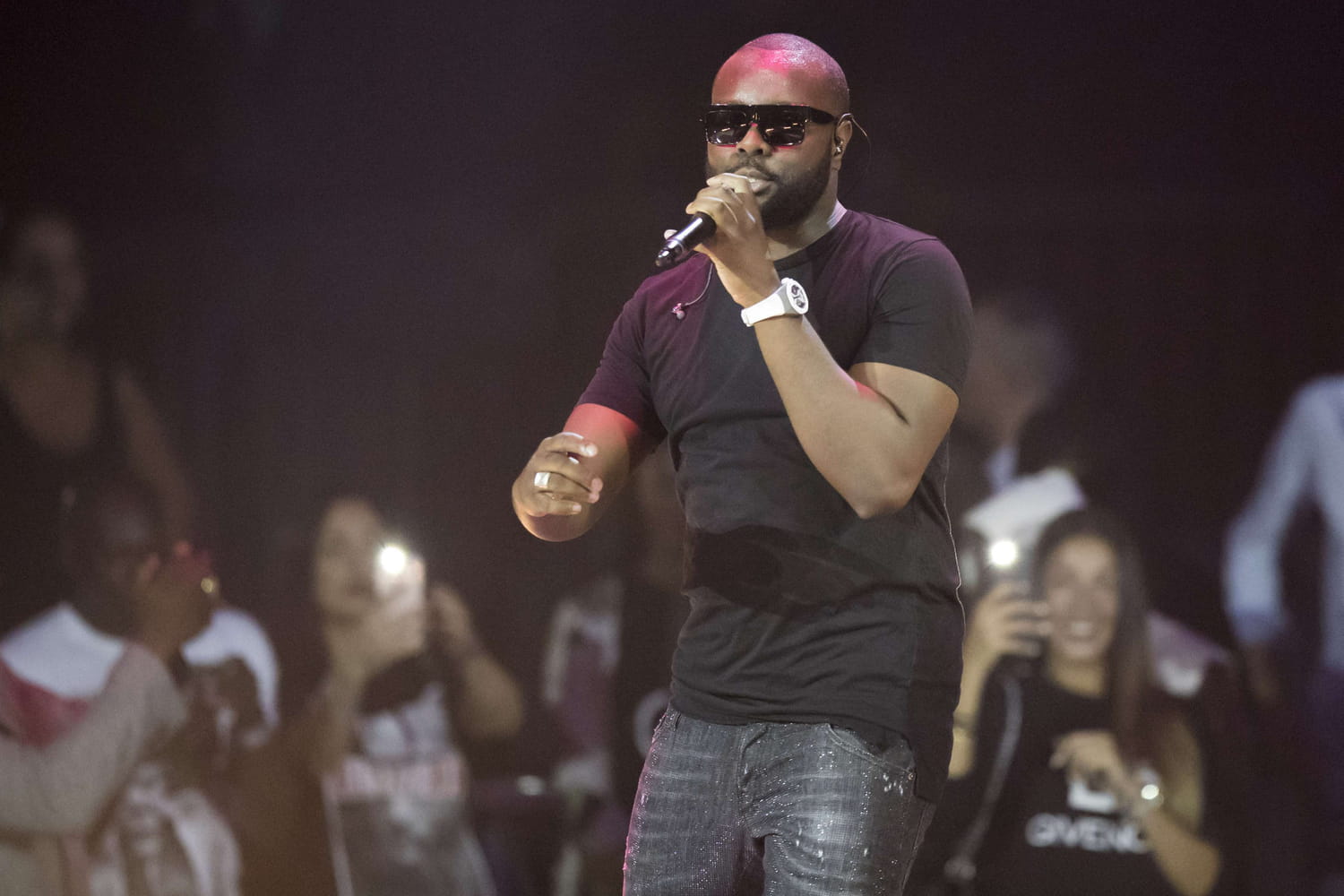 Gims : Peur de retirer ses lunettes, Racisme et Insultes