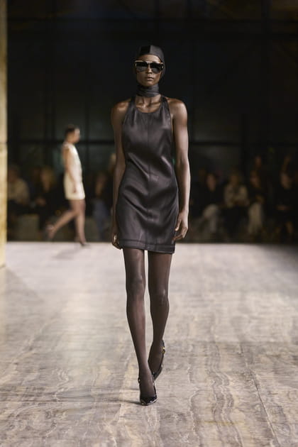 Look 31 du défilé Saint Laurent printemps-été 2024