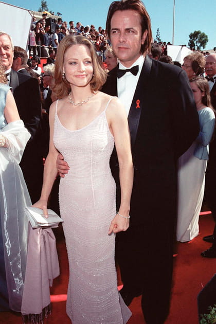 Avant&nbsp;: Jodie Foster &agrave; 37&nbsp;ans en robe longue paillet&eacute;e &agrave; fines bretelles