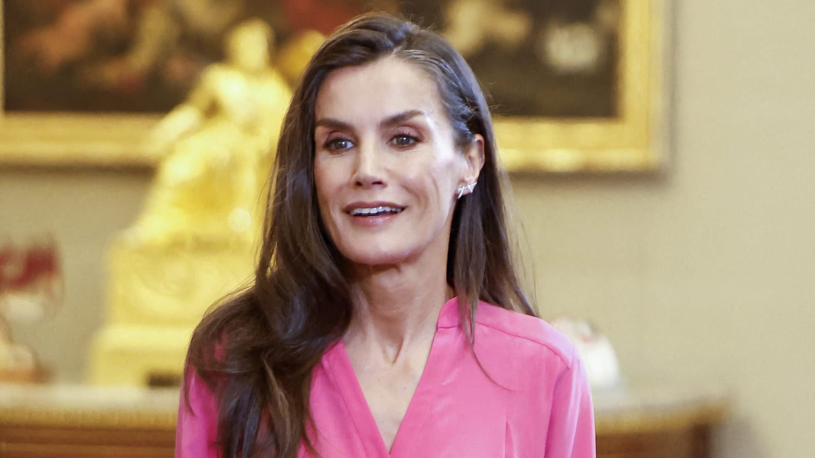 Letizia d'Espagne rayonne en robe fuchsia et espadrilles compensées, Charlene de Monaco fait sensation dans une robe rouge