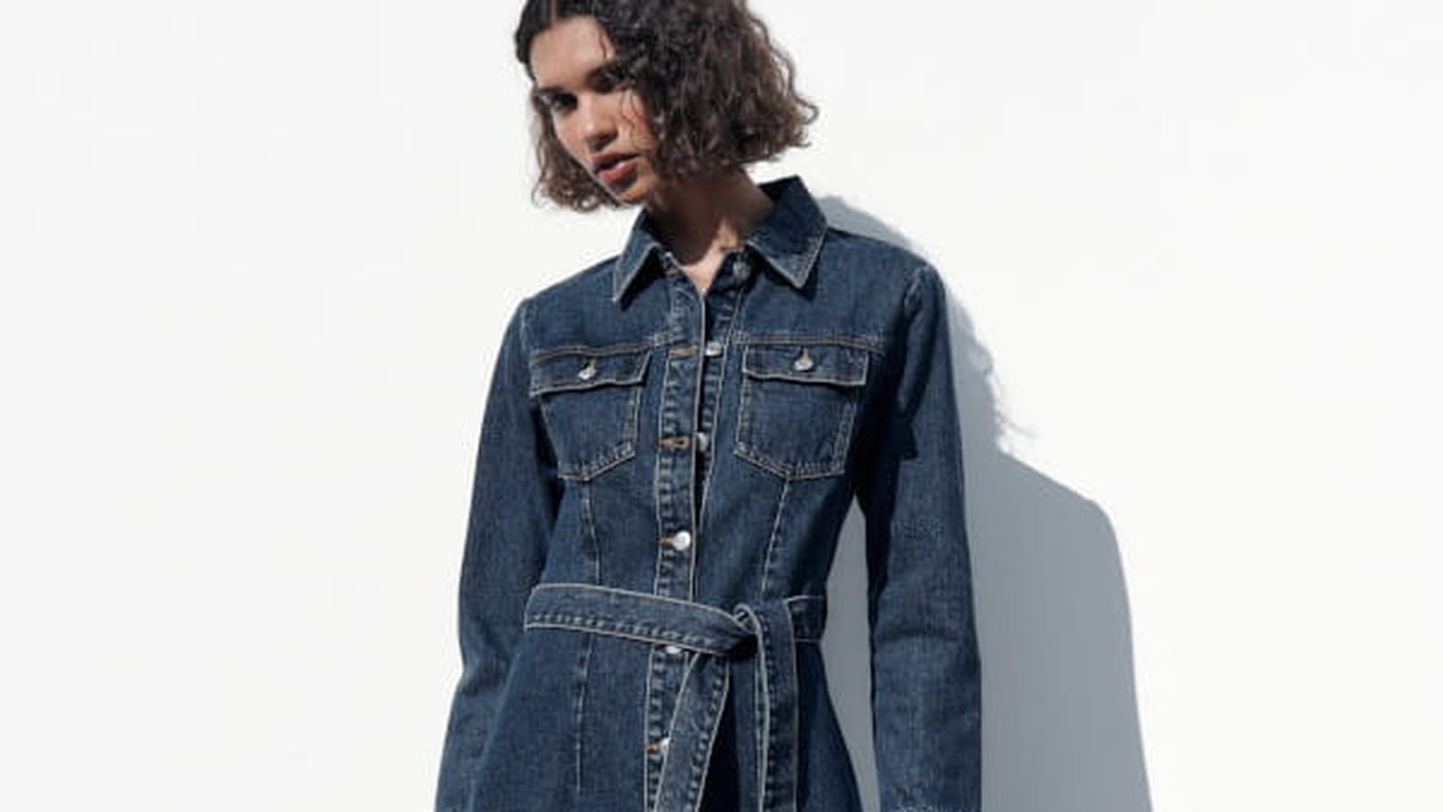 Robe en jean ceinturée Zara 