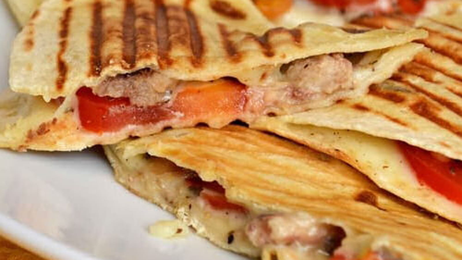 Quesadillas aux sardines, tomates et mozzarella