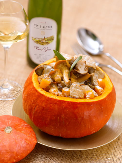 Potiron farci au veau et aux champignons, sauce crémeuse au Pinot Gris d'Alsace