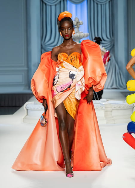 Les silhouettes du d&eacute;fil&eacute; Moschino printemps-&eacute;t&eacute; 2023