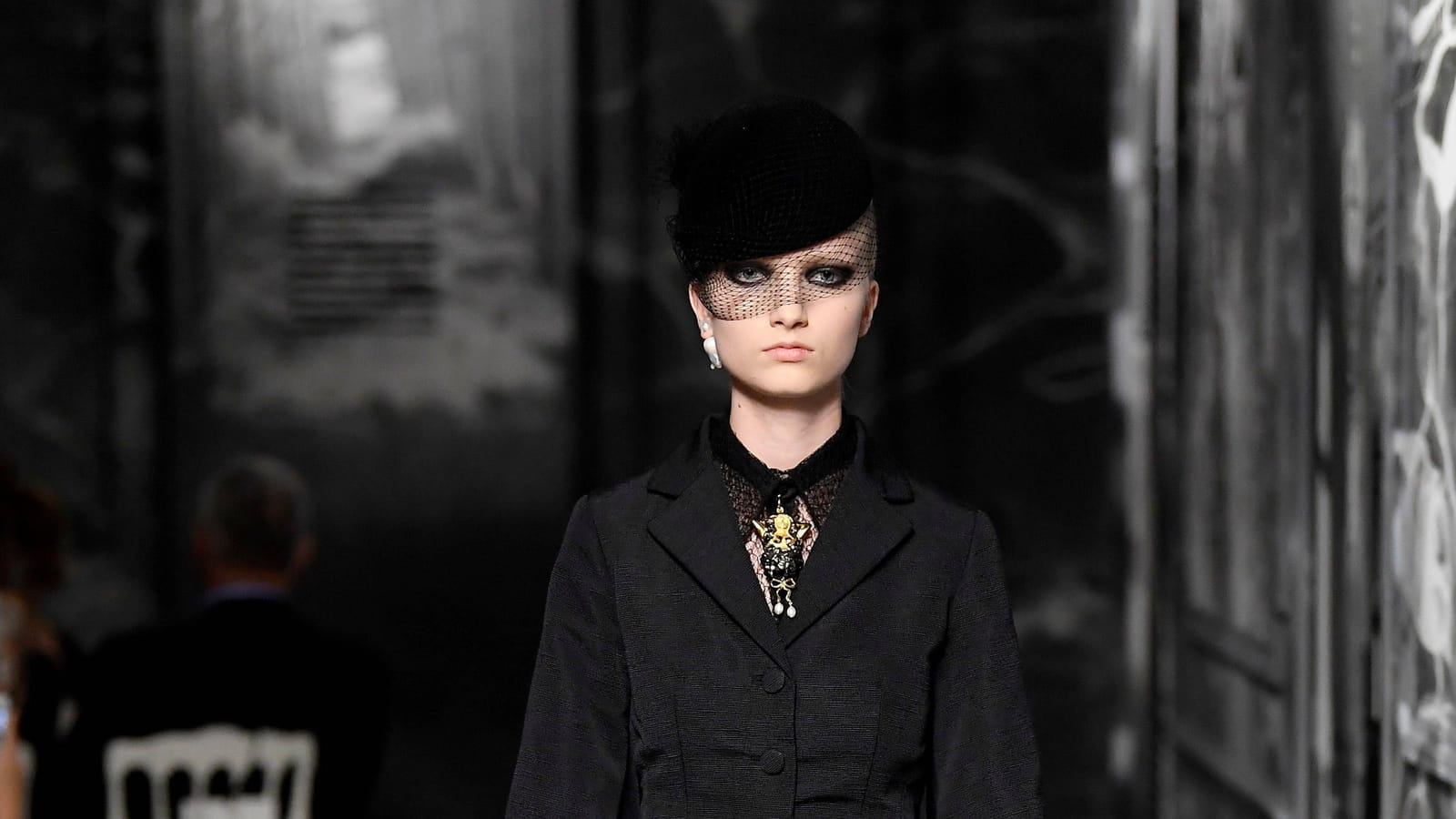 Look 18