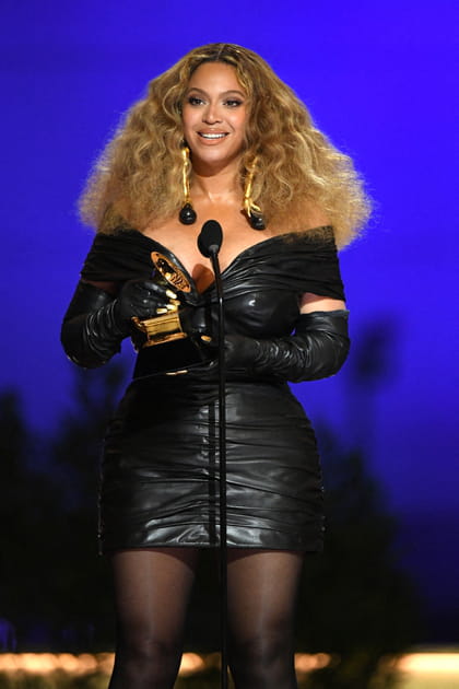 FLOP : Beyoncé en robe cuir moulante