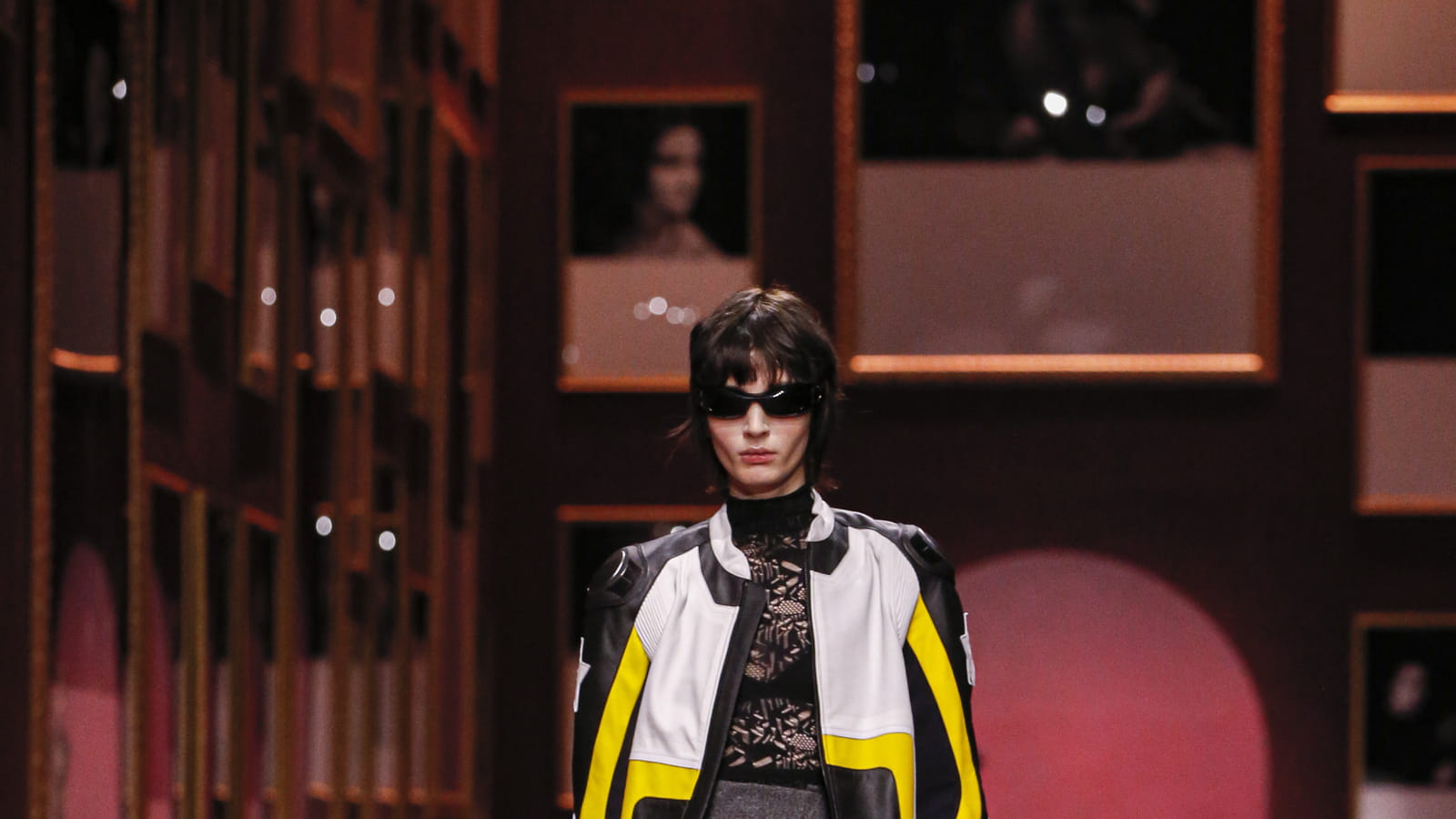 Look 16