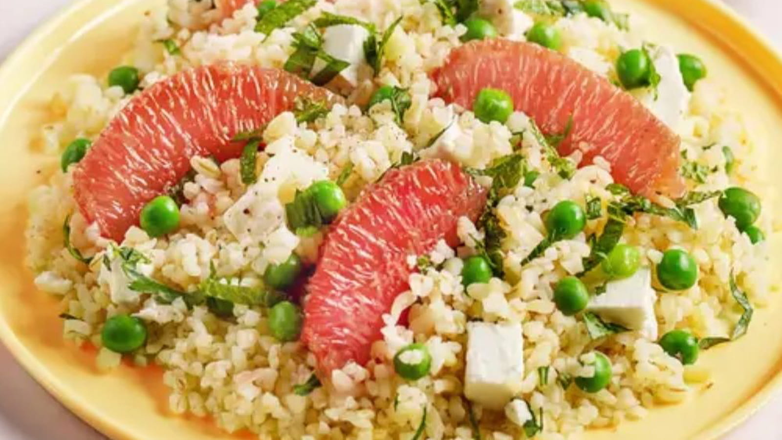 Salade de boulghour au pamplemousse de Floride, petit pois et feta