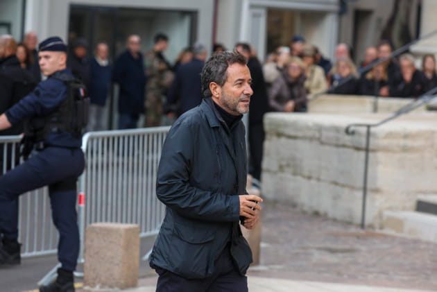 Funérailles de Michel Blanc : Bernard Montiel arrive à l'église