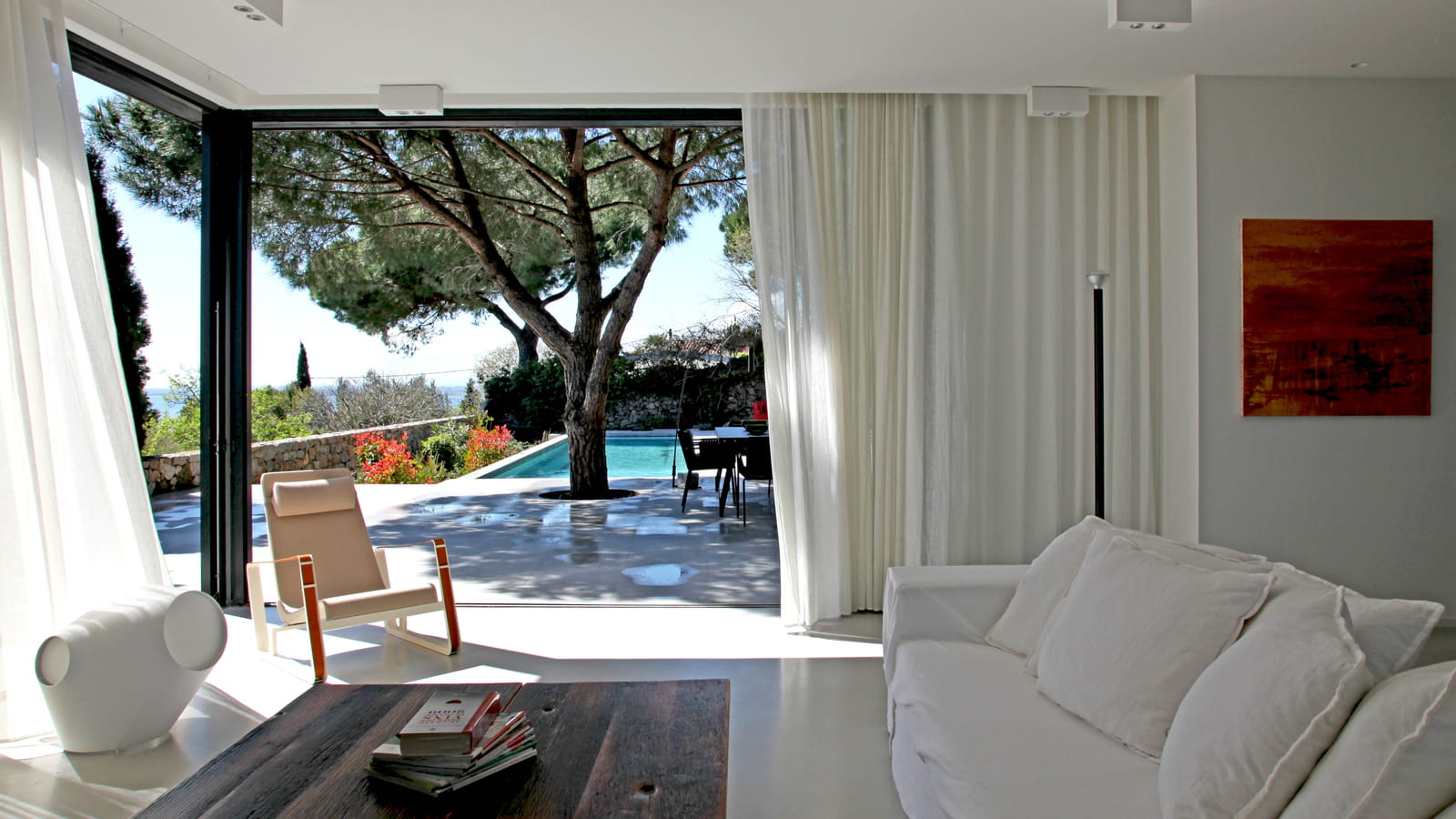 Salon blanc en bord de mer