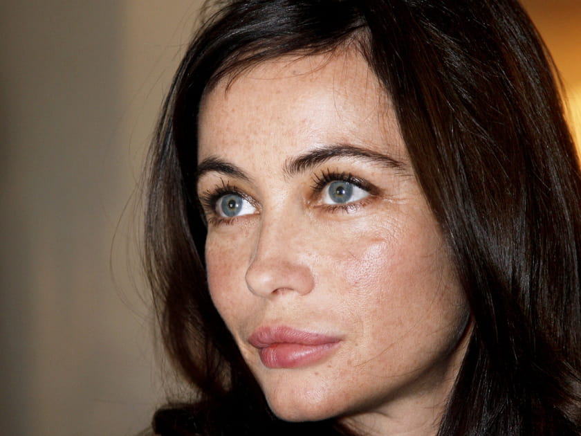 Les cils volumineux d'Emmanuelle B&eacute;art