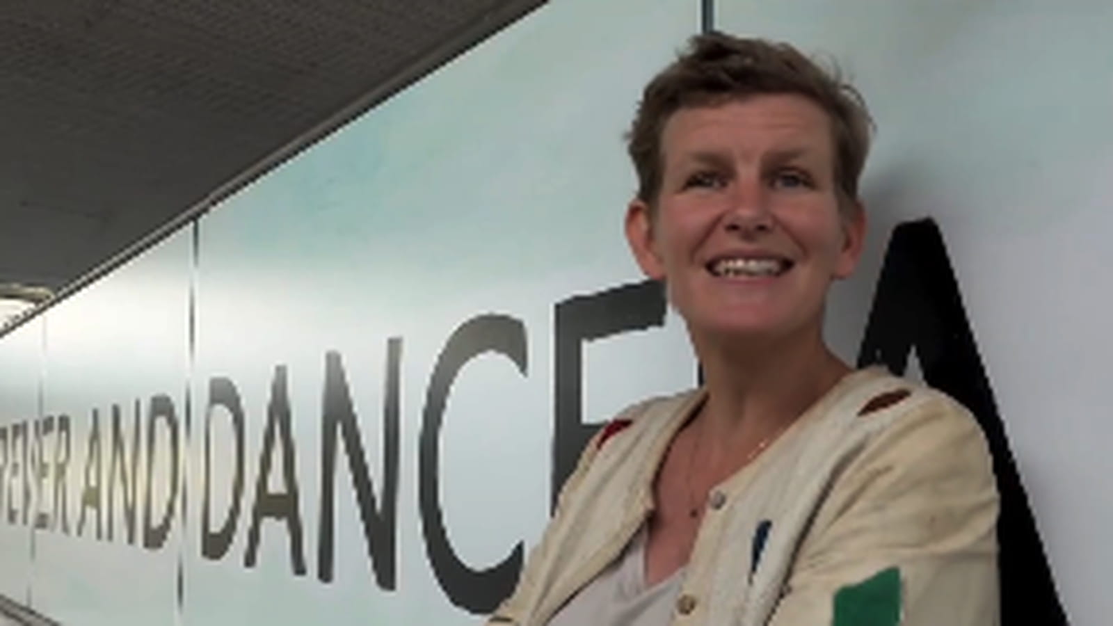 Laure Prouvost, dont les installations crient l'urgence écologique, est une artiste qui monte