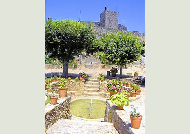 La fontaine enclav&eacute;e