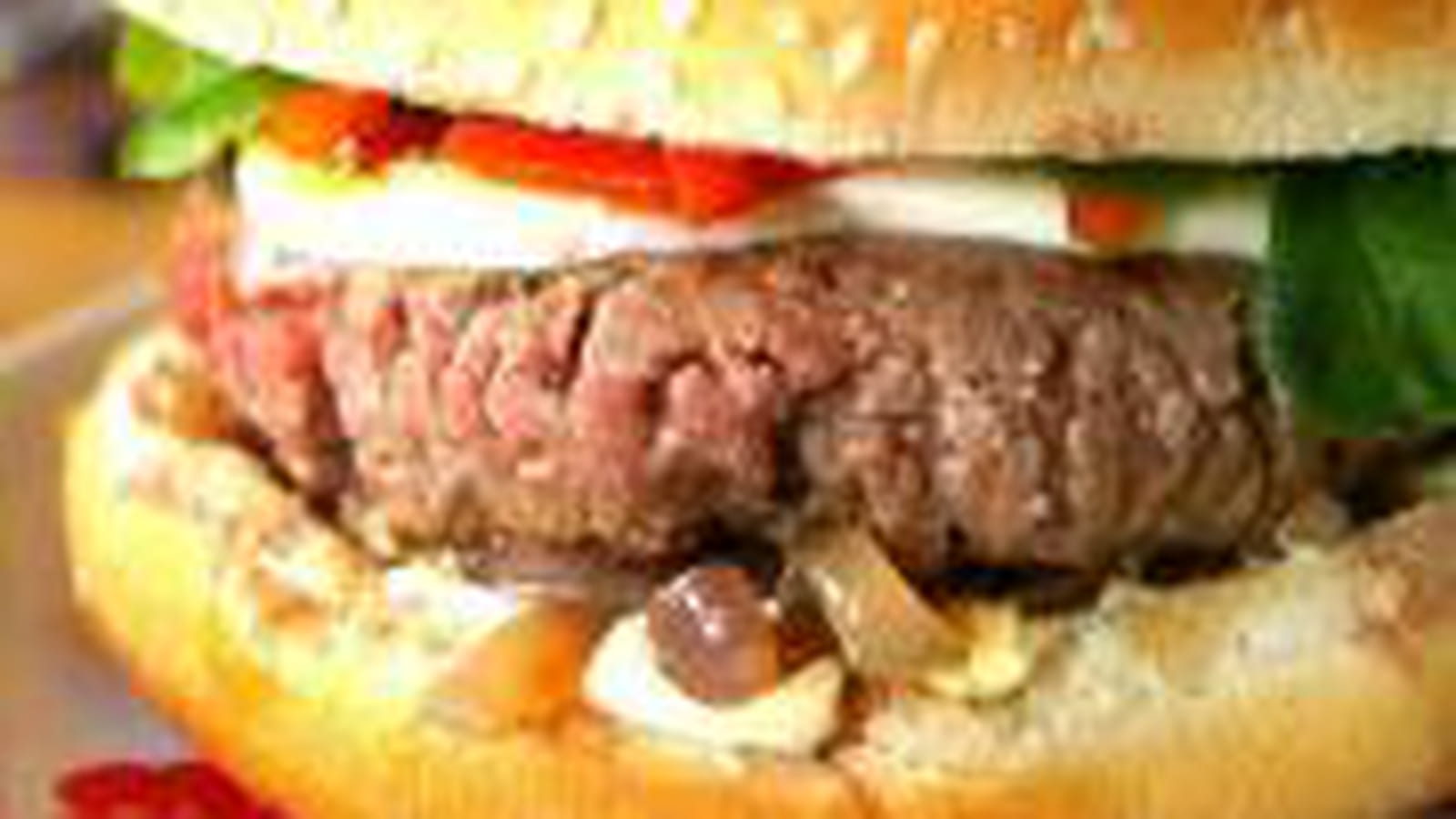 Hamburger au boeuf, mozzarella et sauce béarnaise