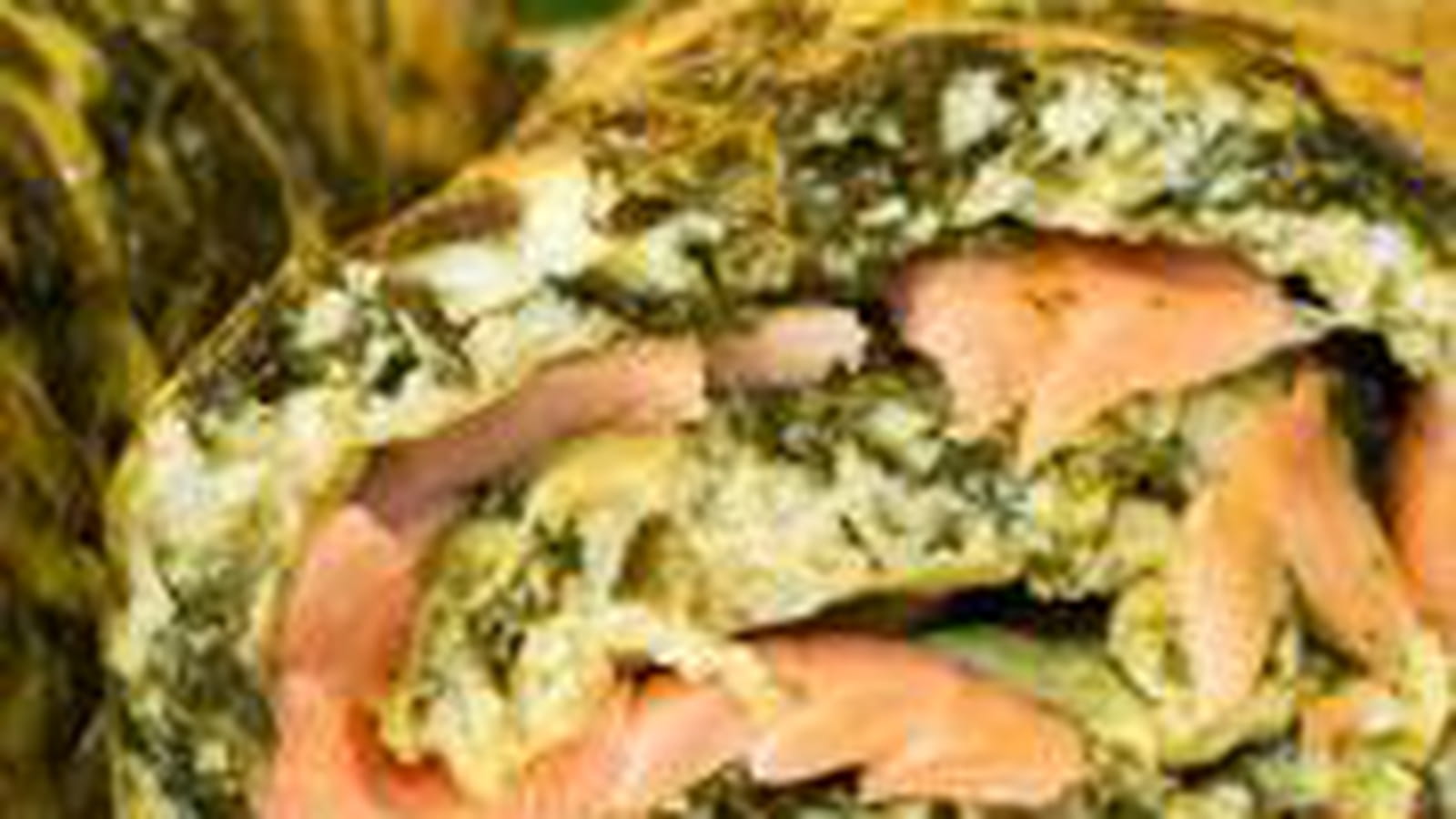 Omelette roulée à l'oseille et au saumon