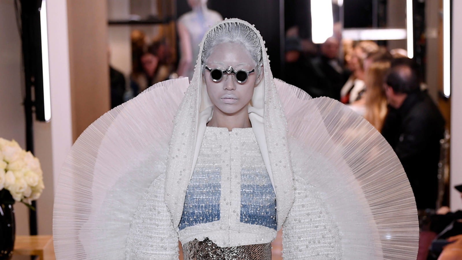 Look 10