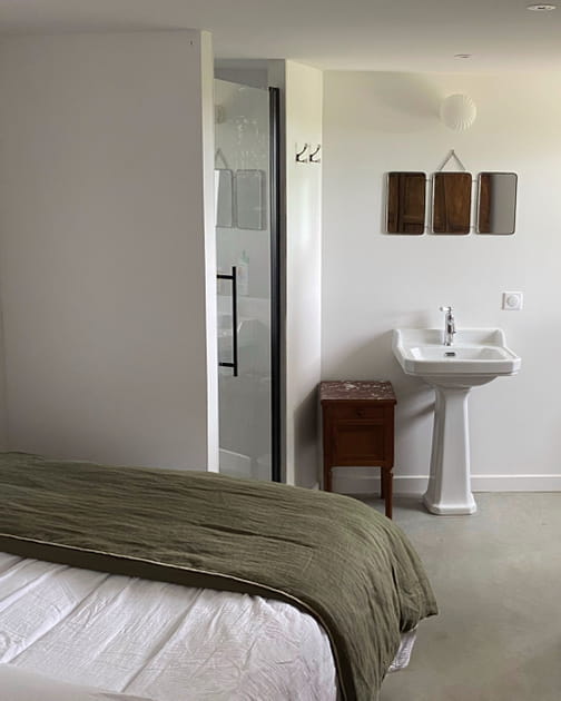 Apr&egrave;s&nbsp;: un espace de toilette dans la chambre