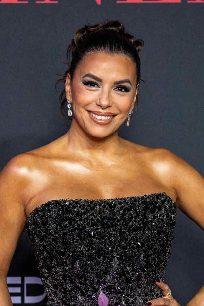 Eva Longoria affole la toile avec son chignon de princesse