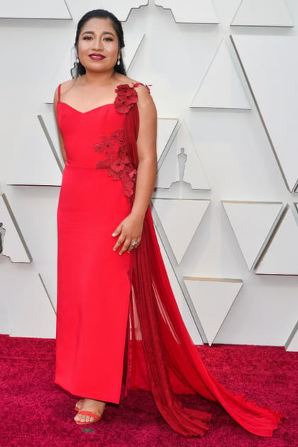 Nancy Garcia en robe rouge