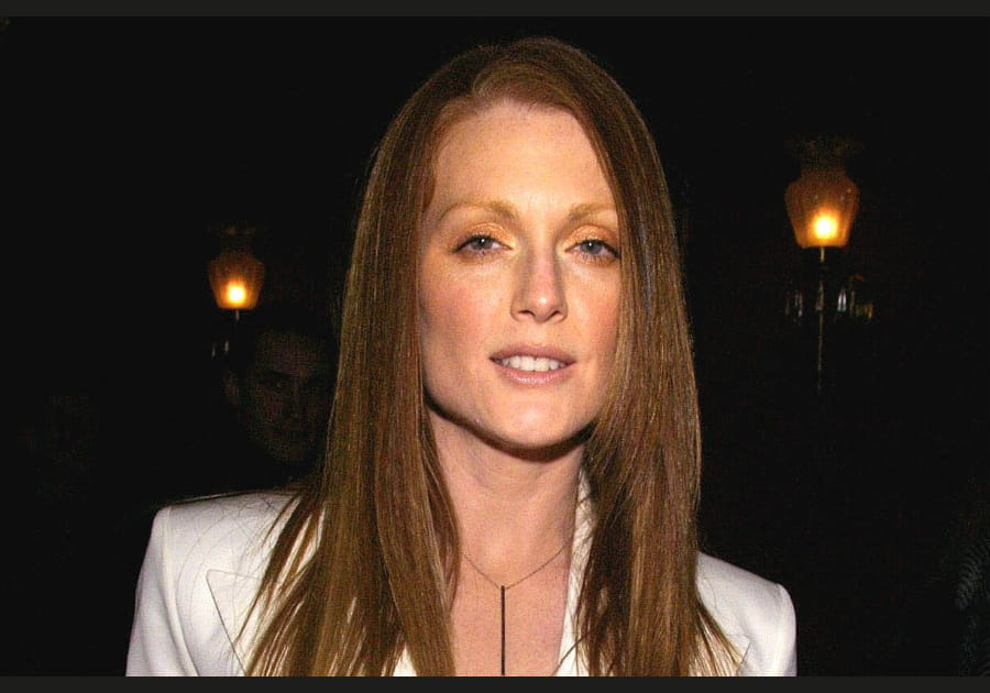 Les paupi&egrave;res dor&eacute;es de Julianne Moore