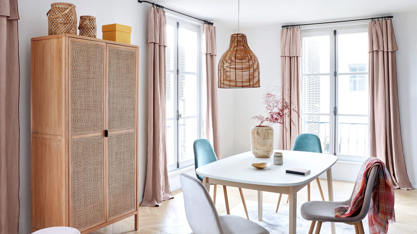Armoire cannage