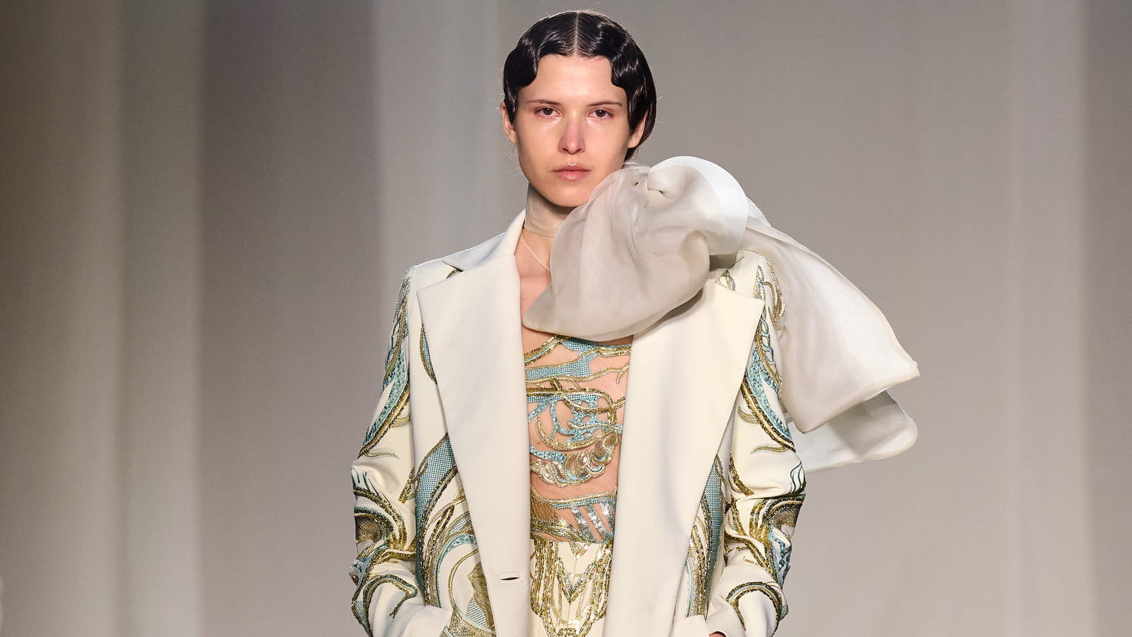 Look 10