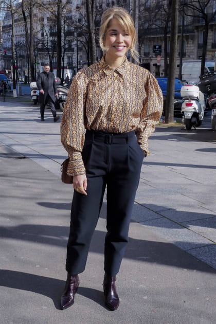 TOP&nbsp;: Alice Isaaz en blouse et pantalon carotte