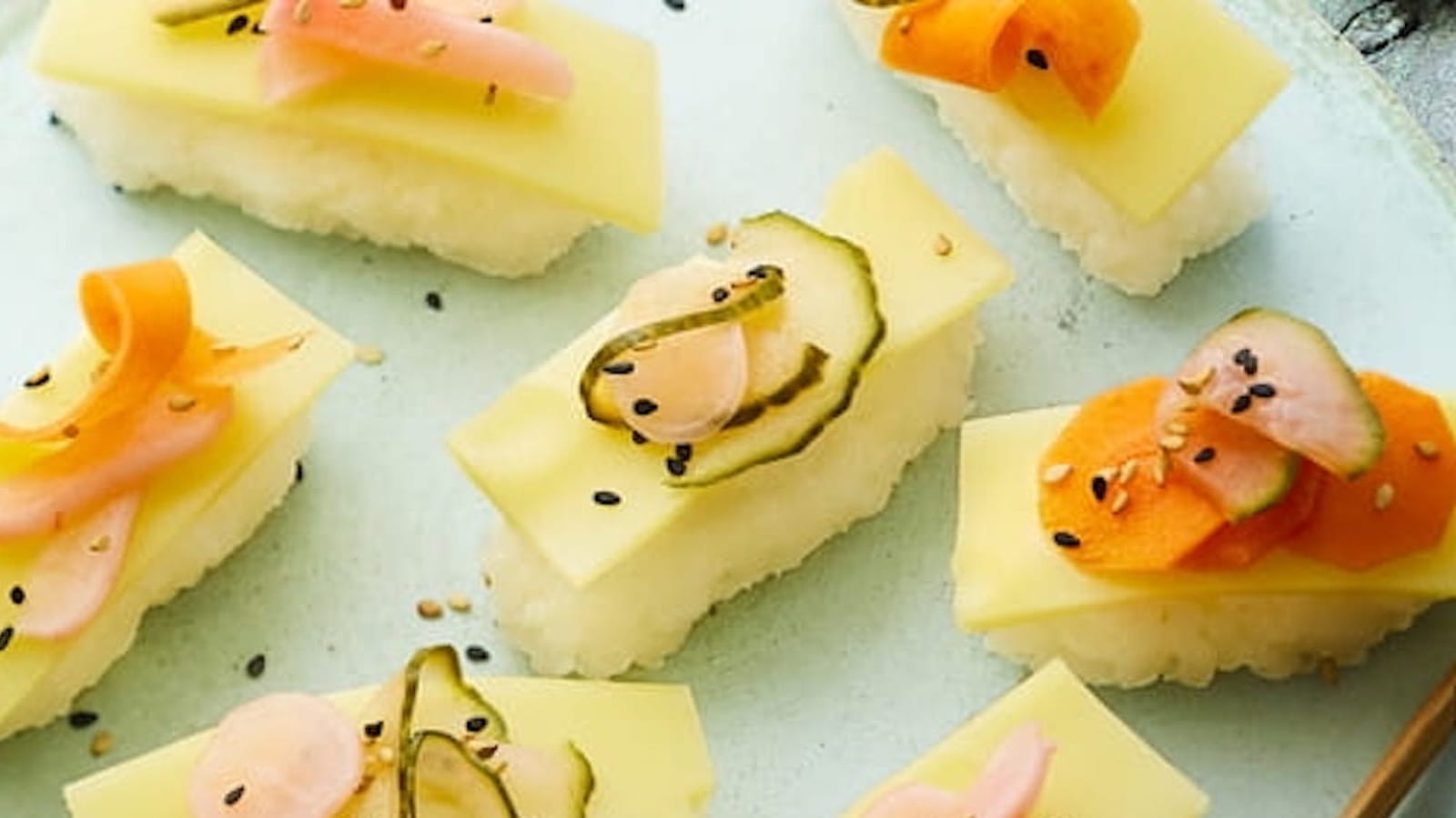 Sashimi de riz et lamelles d'Emmentaler AOP suisse