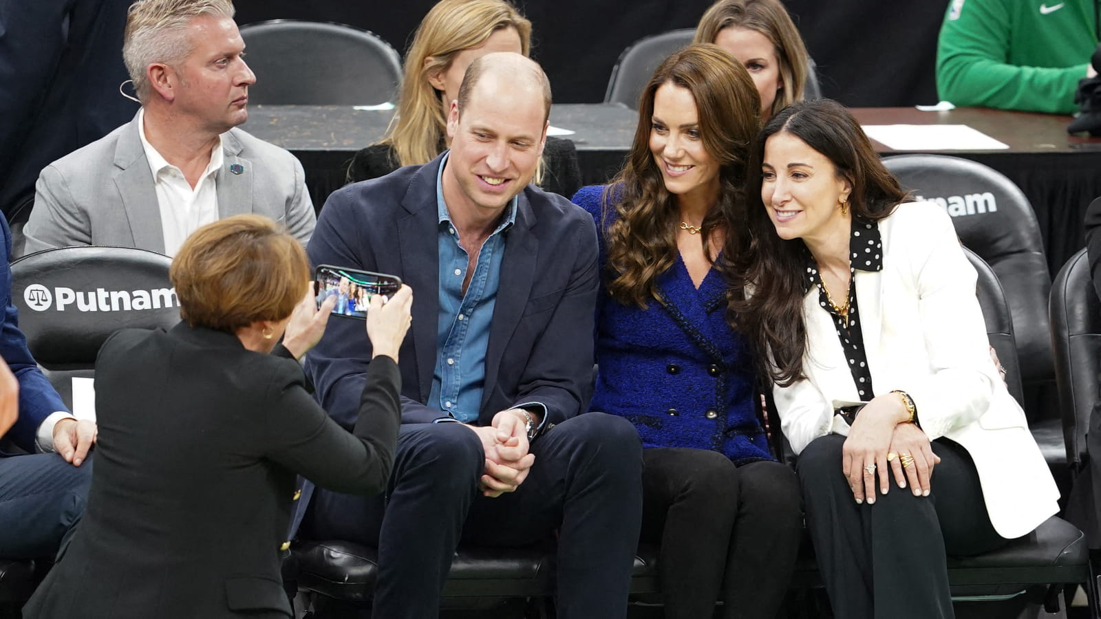 Prince William et Kate Middleton posent pour des photos souvenirs à Boston