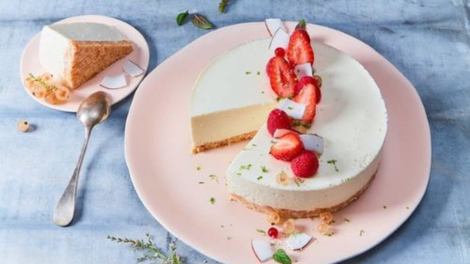 Cheesecake noix de coco au St Môret® Réduit en sel et fruits rouges