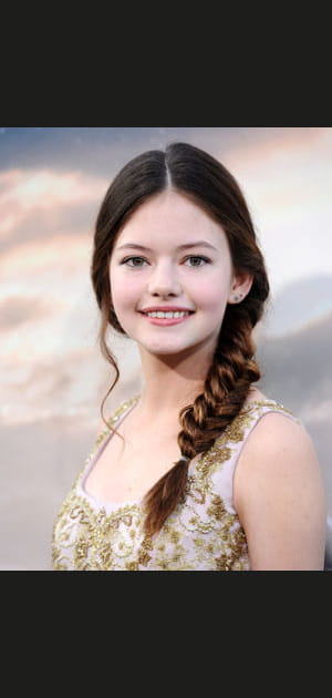 La tresse one shoulder de Mackenzie Foy