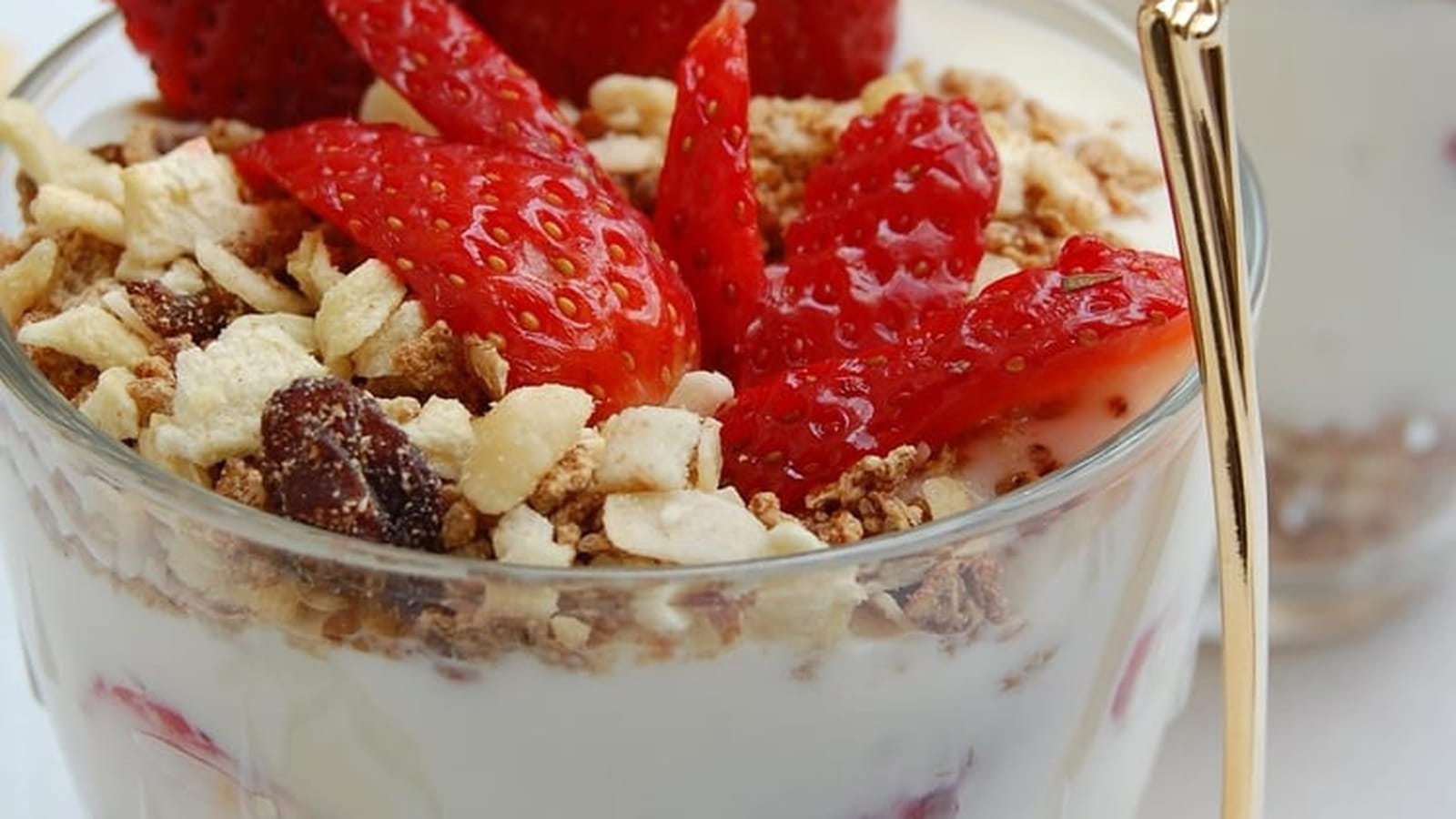 Fromage blanc muesli et fraises